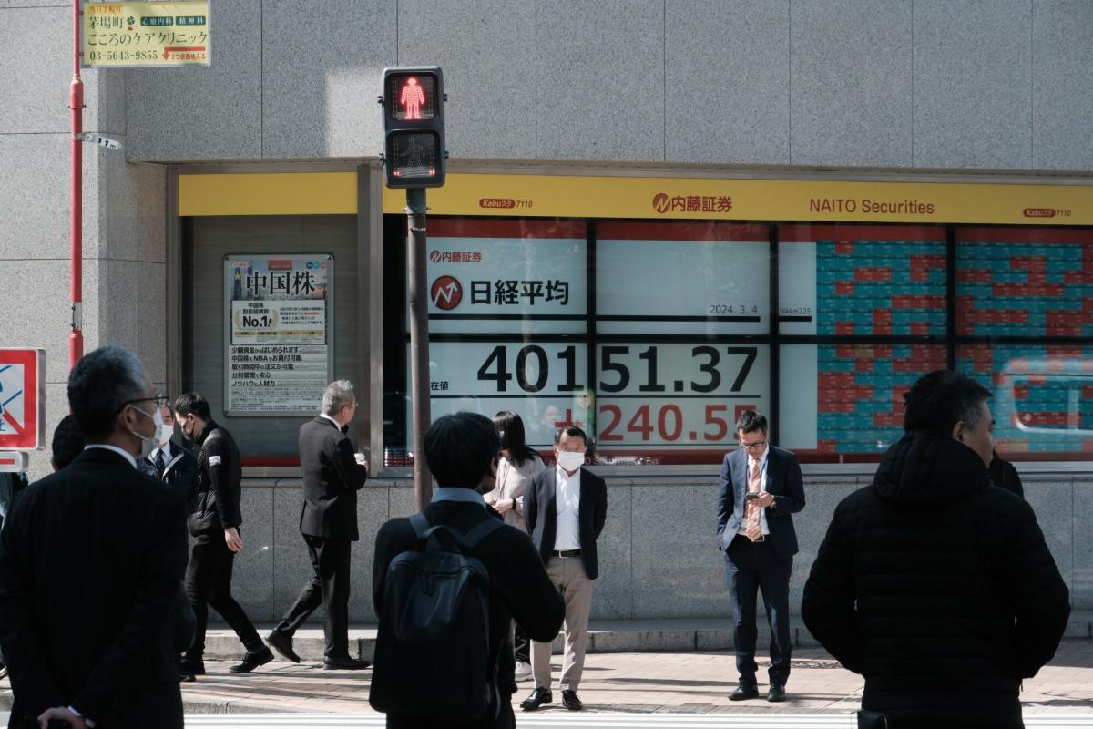 Yen Touches 34-Year Low, Europe Awaits Key Data: Markets Wrap - Yahoo Finance