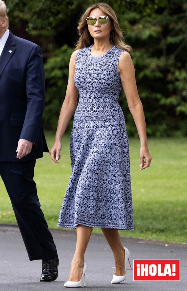 Melania Trump con vestido midi