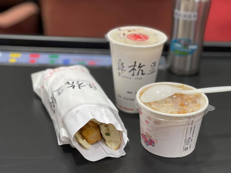 民進黨立委高嘉瑜15日刊出知名豆漿店的早餐照片，意外引來砲火。（圖／取自高嘉瑜臉書）