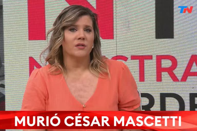 Dominique Metzger se mostró muy conmocionada al tener que informar la muerte de César Mascetti, histórico conductor de Telenoche