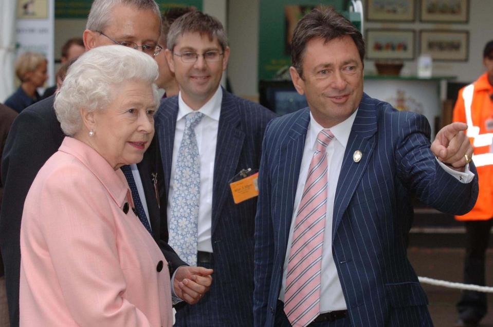 <p>Queen Elizabeth II talks with TV gardener <a href="https://www.housebeautiful.com/uk/garden/a32247904/alan-titchmarsh-garden-hampshire-home/" rel="nofollow noopener" target="_blank" data-ylk="slk:Alan Titchmarsh;elm:context_link;itc:0;sec:content-canvas" class="link ">Alan Titchmarsh</a> at the 2007.</p>