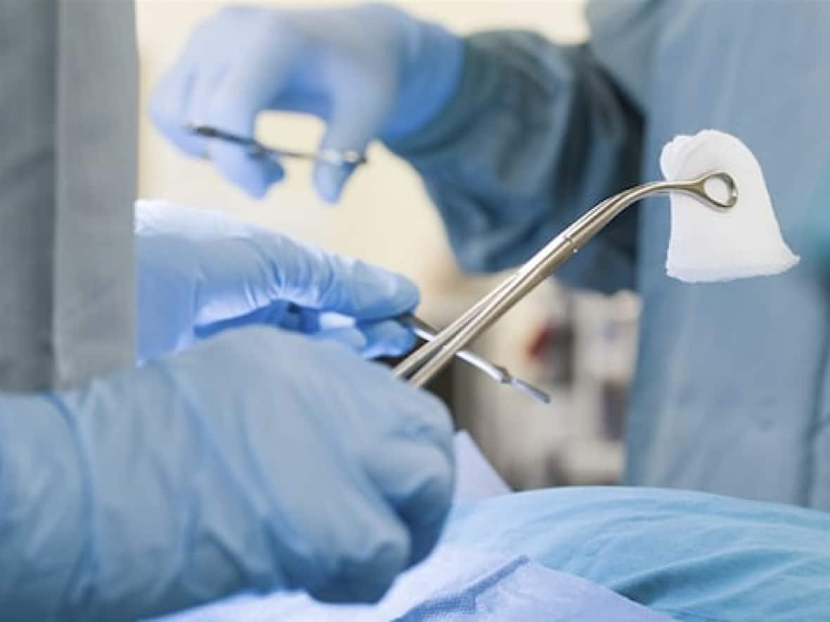 The external review of Nova Scotia Health's cardiac surgery division now also includes a clinical review. It is due at the end of the month. (Radio-Canada - image credit)