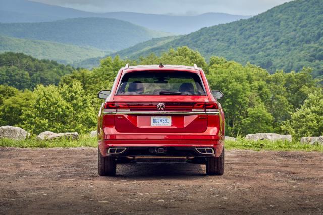 View Photos of the 2024 Volkswagen Atlas