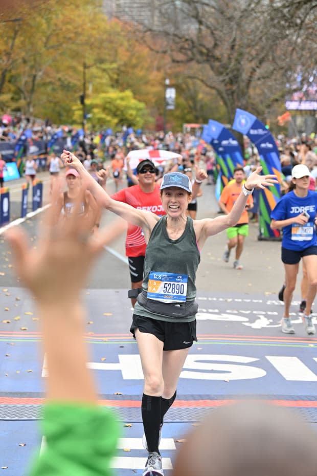 Ellie Kemper at the NYC Marathon<p>Bryan Bedder/New York Road Runners via Getty Images</p>