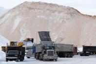 Crews load road salt into trucks in Chelsea, Massachusetts January 26, 2015. REUTERS/Brian Snyder