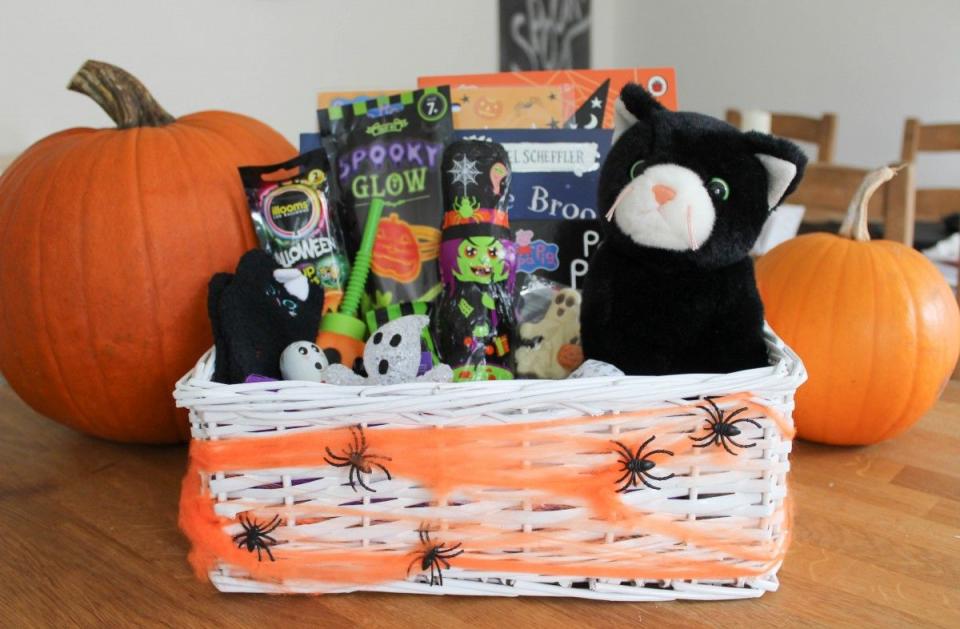 halloween treat basket spooky basket ideas