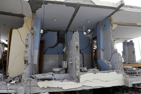 A collapsed building is seen after an earthquake struck off the Pacific coast, in the town of Canoa, Ecuador April 18, 2016. REUTERS/Henry Romero