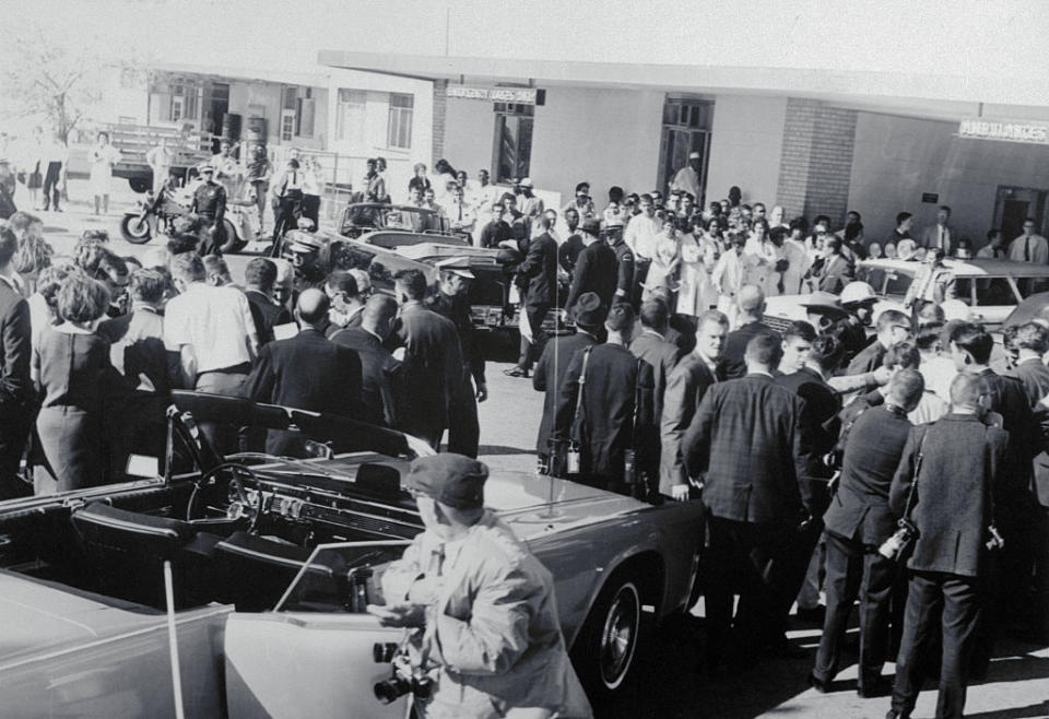 Large crowd of newsmen and spectators gather around emergency entrance of Parkland Hospital