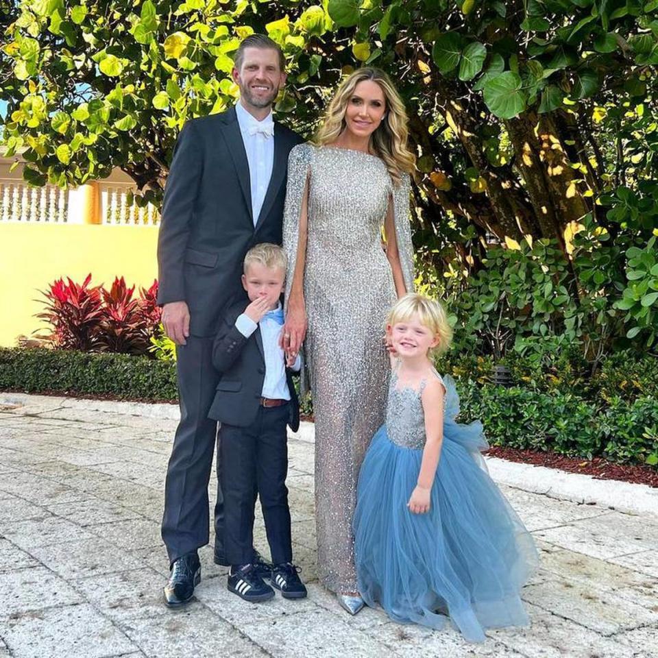 Eric y Lara. La pareja asistió a la boda de Tiffany con sus hijos. Cortesía de Lara Trump/Instagram