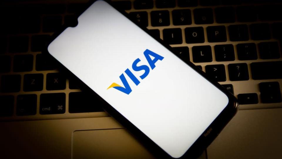 Logo da Visa em tela de celular