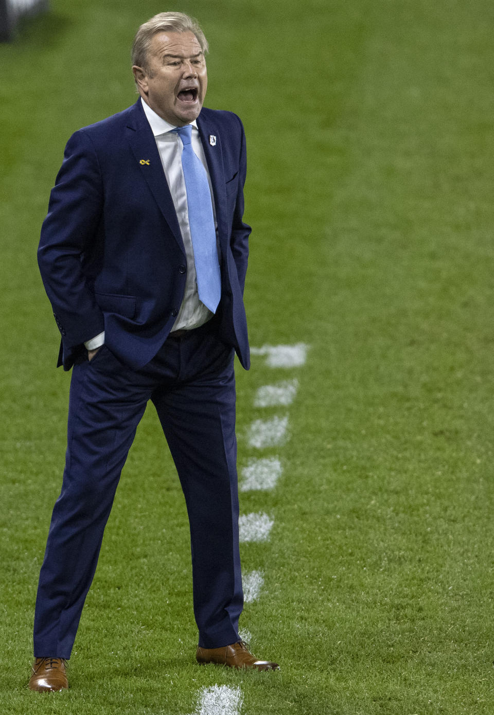 Minnesota United coach Adrian Heath shouts during the second half of the team's MLS soccer match against FC Dallas on Wednesday, Sept. 9, 2020, in St. Paul, Minn. (Carlos Gonzalez/Star Tribune via AP)