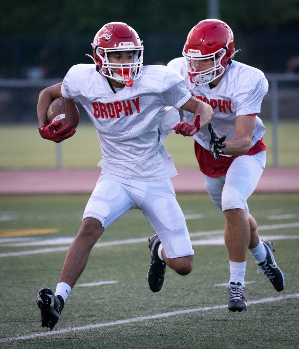 Cree Thomas (receiver/defensive back) runs a drill during practice on Sept. 13, 2022, at Brophy Prep Sports Campus football field in Phoenix.