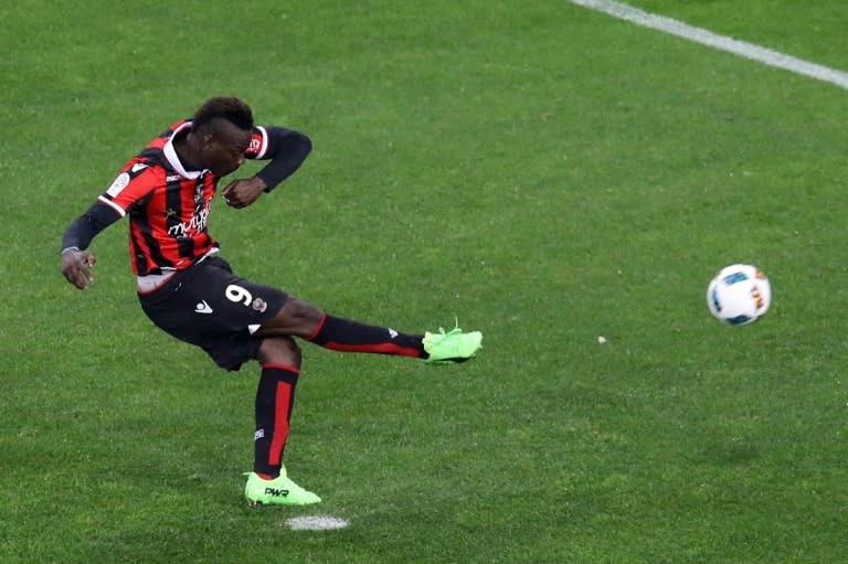 Nice's forward Mario Balotelli shoots a penalty kick to score a goal against Bordeaux on April 2, 2017