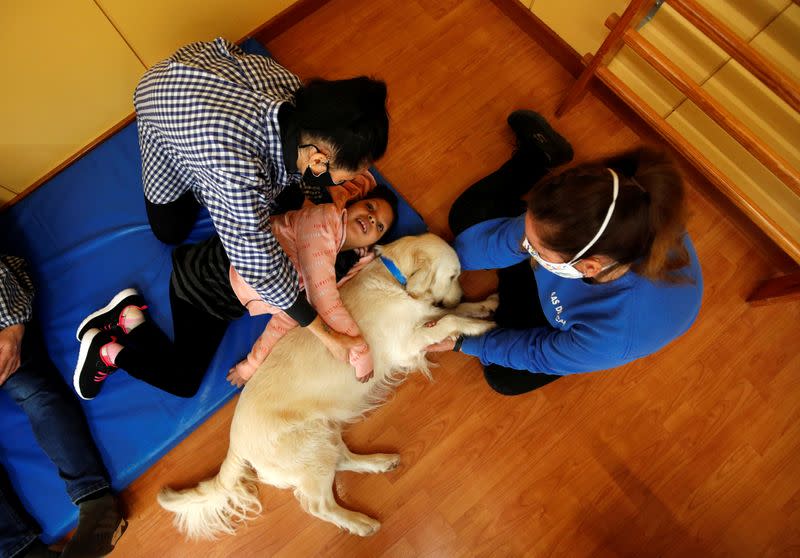 Dog-assisted therapy session at Escola Iris in Sant Vicenc dels Horts