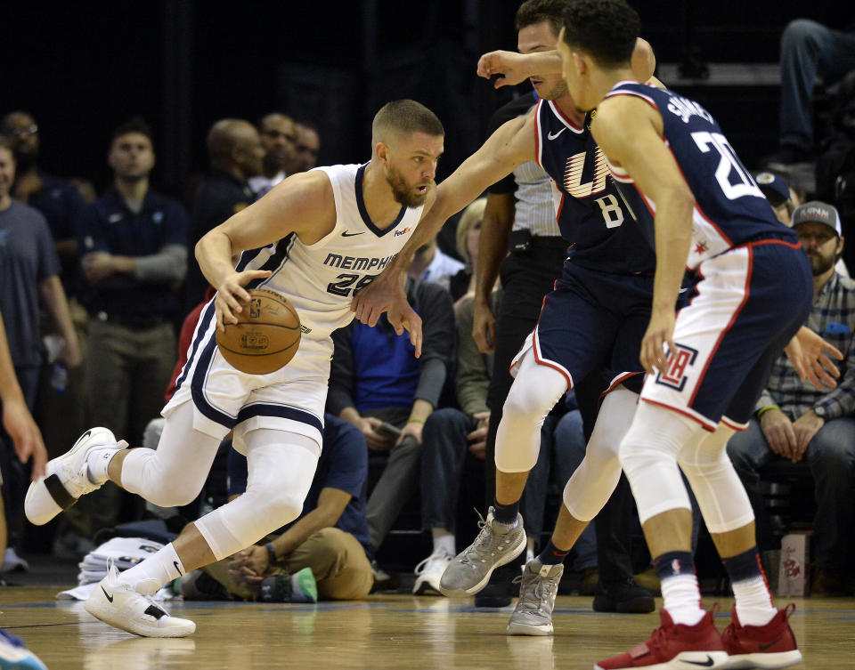 Memphis forward Chandler Parsons made his return to the court on Friday night for the first time since October. (AP/Brandon Dill)