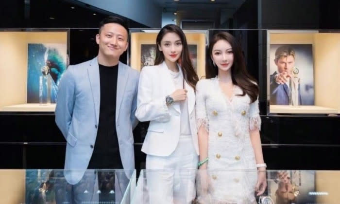 Ye Ke (right) was also said to resemble Huang's ex-wife Angelababy (middle)