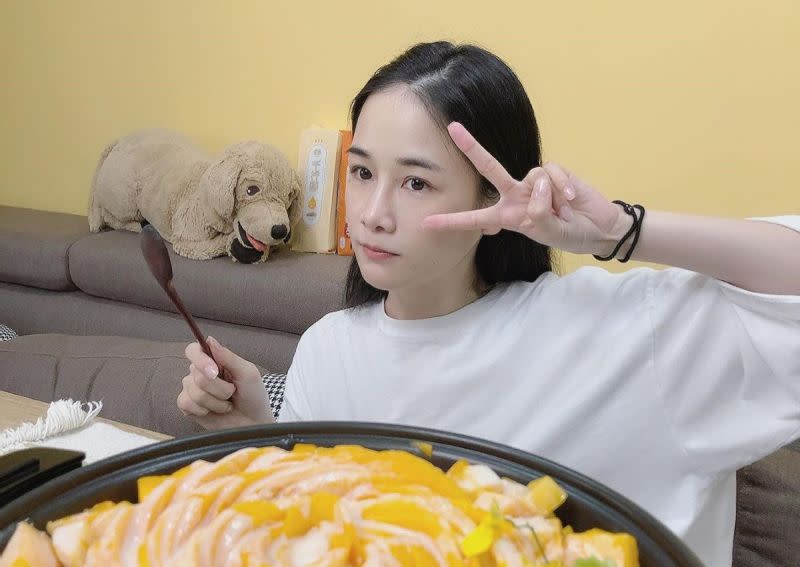 ▲美食大胃王千千成人妻！爆「秘婚2年」。（圖／翻攝千千進食中臉書）