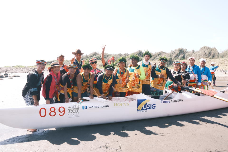 Taitung County Government collaborates with the Kimokeo Foundation from Hawaii, and the local Duli tribe to undergo first-time long-distance outrigger canoe sailing on Taiwanese waters.