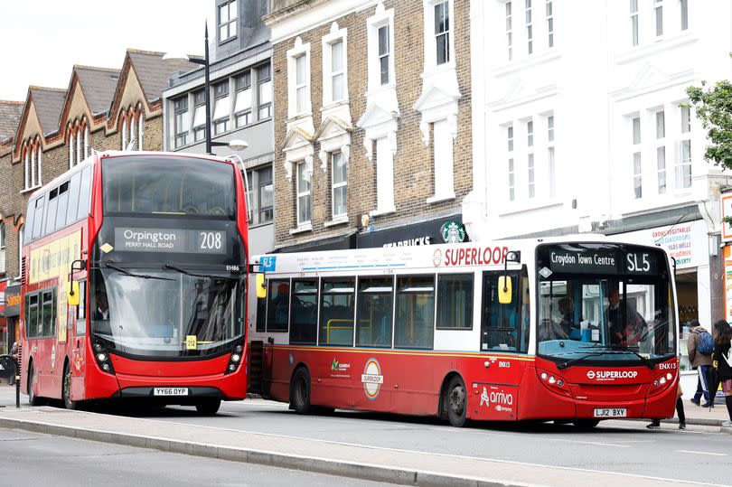 A normal double decker and single decker Superloop bus in Bromley