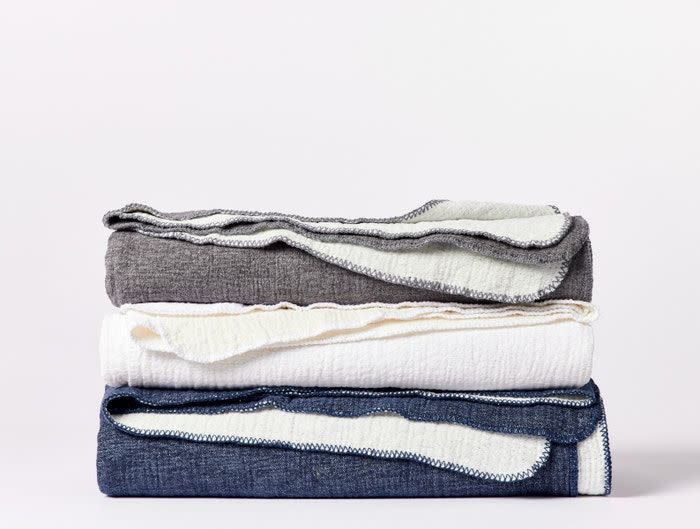 7) Cozy Cotton Organic Blanket