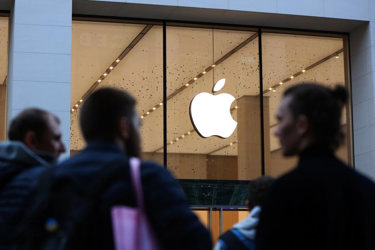 (Bloomberg) — In a move fitting for one of the largest companies in the world, Apple Inc. just announced the biggest US buyback ever, saying its boa