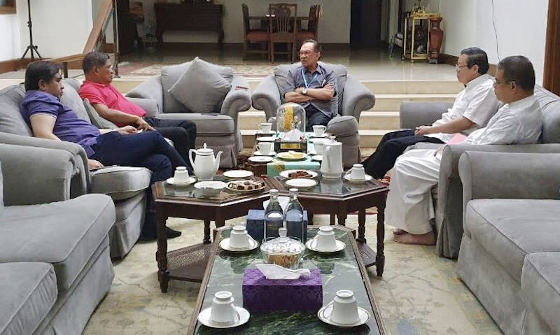 Datuk Seri Anwar Ibrahim in a meeting with other Pakatan Harapan leaders June 4, 2020. — Picture via Twitter/Pakatan Harapan