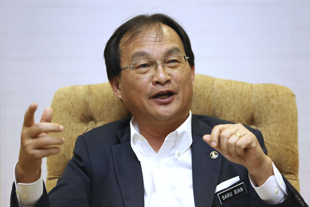 In a joint press statement, Selangau MP Baru Bian (pic), Saratok MP Ali Biju and Puncak Borneo MP Willie Mongin claimed Dr Mahathir’s proposal as vindication, saying it “reinforced” their stance that reconciliation and healing are paramount for the country. — Picture by Yusof Mat Isa