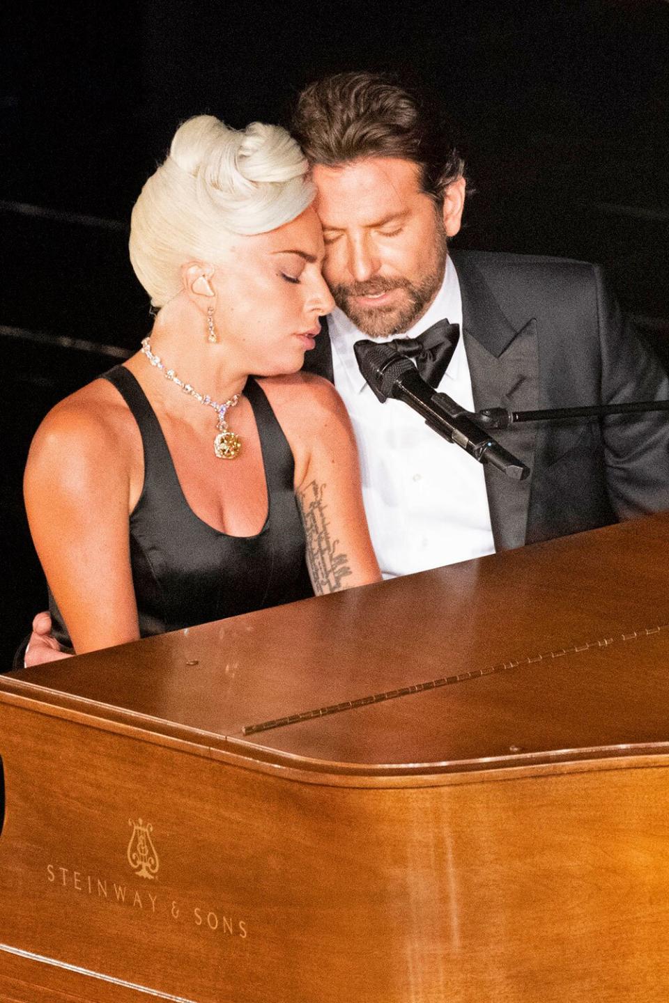 LADY GAGA, BRADLEY COOPER