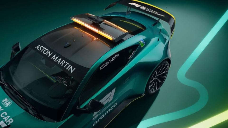 Vantage Safety Car車頂新增的警示燈造型也有考量到空力效果。 (圖片來源 / Aston Martin)