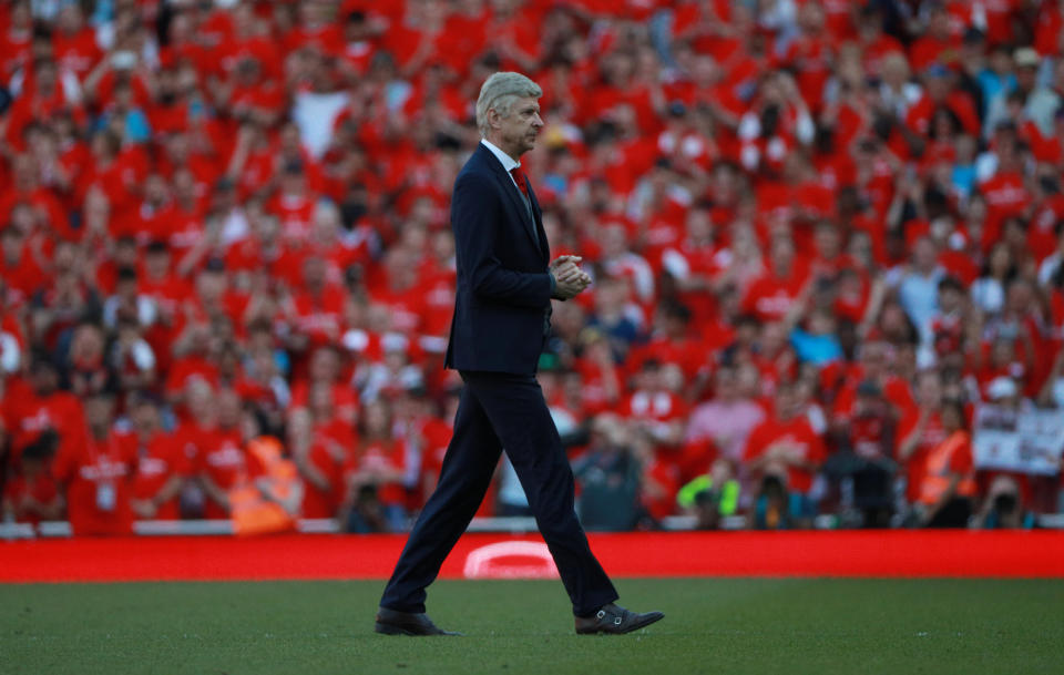 <p>Soccer Football – Premier League – Arsenal vs Burnley – Emirates Stadium, London, Britain – May 6, 2018 Arsenal manager Arsene Wenger on the pitch after the match REUTERS/Ian Walton EDITORIAL USE ONLY. No use with unauthorized audio, video, data, fixture lists, club/league logos or “live” services. Online in-match use limited to 75 images, no video emulation. No use in betting, games or single club/league/player publications. Please contact your account representative for further details. </p>