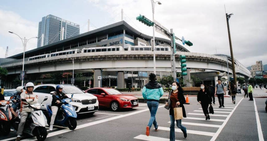 為改善內科交通，台北捷運將研擬早鳥、晚鳥票4折方案。（圖／本報資料照片）