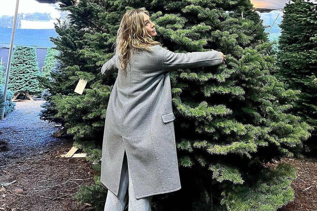 Jennifer Aniston Christmas Tree Shopping