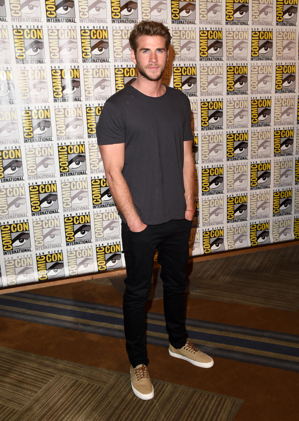 Liam Hemsworth in a grey top and black jeans at Comic-Con 2015.