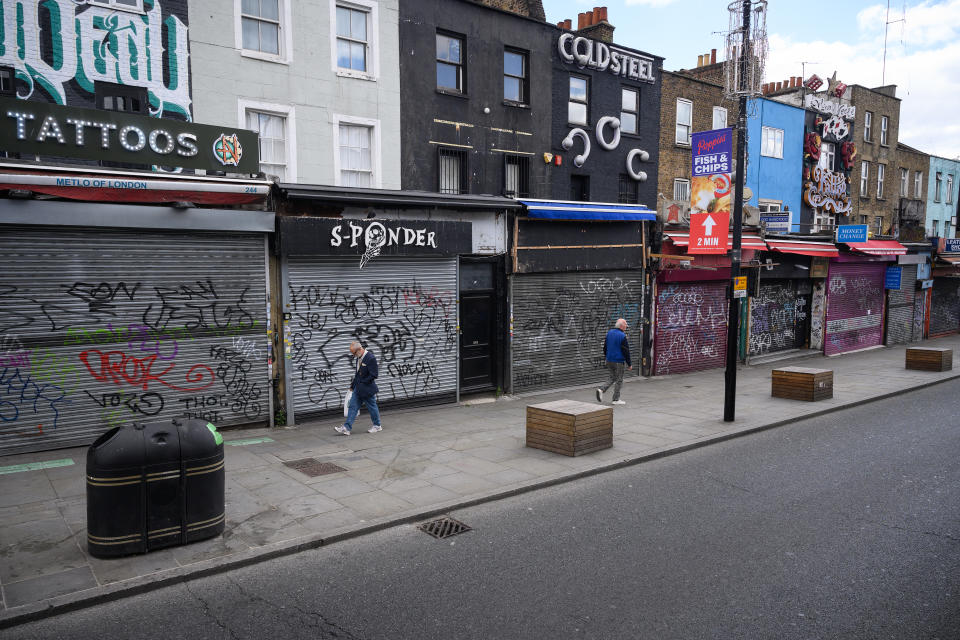 Calle de Londres casi vacía pese a que el Gobierno ha empezado a levantar restricciones. (Photo by Leon Neal/Getty Images)