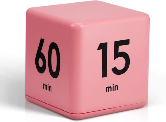 A cube timer with 15-, 20-, 30- and 60-minute intervals