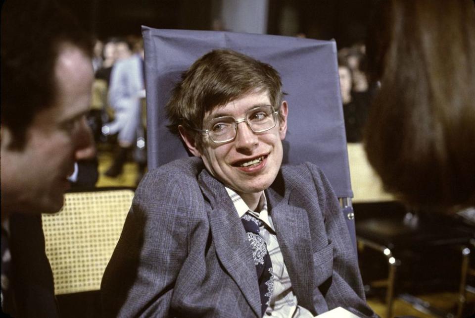 Famous Physicist Stephen Hawking Dead at 76