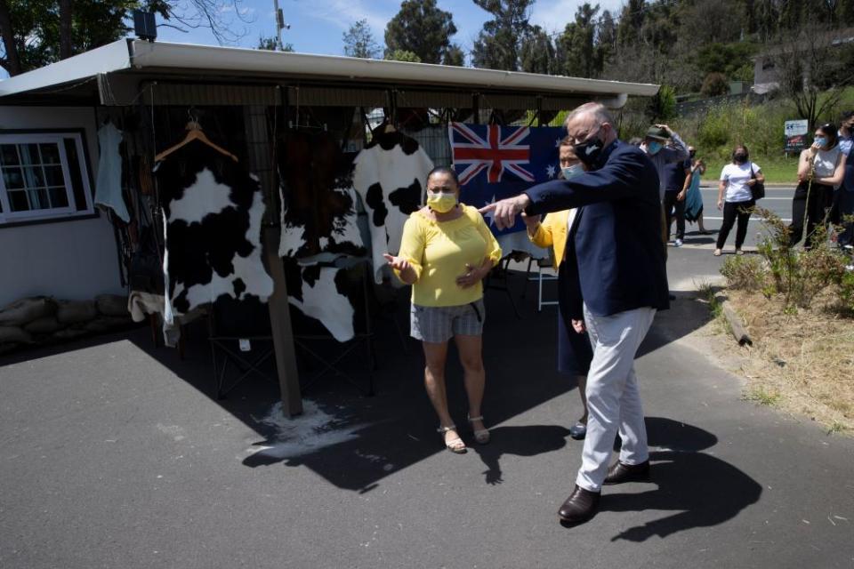 Anthony Albanese speaks with local shopkeeper Lorena Granados in Mogo