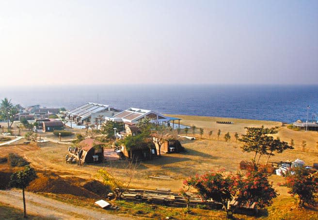 曾經是小琉球蜜月島基地的「沙瑪基露營區」，面對台灣海峽視野極佳，因設備老舊及競爭激烈等因素，今年租約到期後，大鵬灣國家風景區管理處將其收回，目前未開放。（潘建志攝）