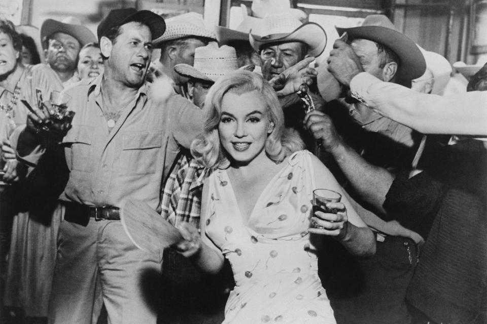 Eli Wallach (left) as Guido and Marilyn Monroe (center) as Roslyn Taber, in The Misfits.