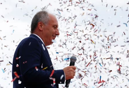 Muharrem Ince, presidential candidate of Turkey's main opposition Republican People's Party (CHP), attends his election rally in Istanbul, Turkey June 23, 2018. REUTERS/Huseyin Aldemir