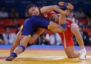 Japan's Kaori Icho (in red) fights with China's Ruixue Jing on the final of the Women's 63Kg Greco-Roman wrestling at the ExCel venue during the London 2012 Olympic Games August 8, 2012. REUTERS/Toru Hanai