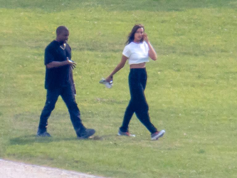 Kanye West viajó a Francia con su flamante novia, la modelo Irina Shayk, exmujer de Bradley Cooper