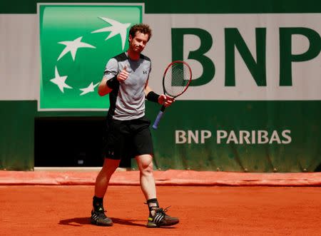 Tennis - French Open - Roland Garros, Paris, France - 30/5/15 Mens Singles - Great Britain's Andy Murray celebrates winning his third round match Action Images via Reuters / Jason Cairnduff Livepic