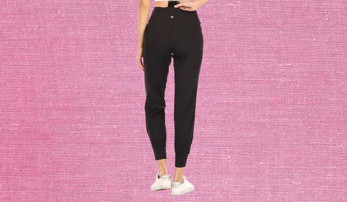 woman wearing black jogger pants