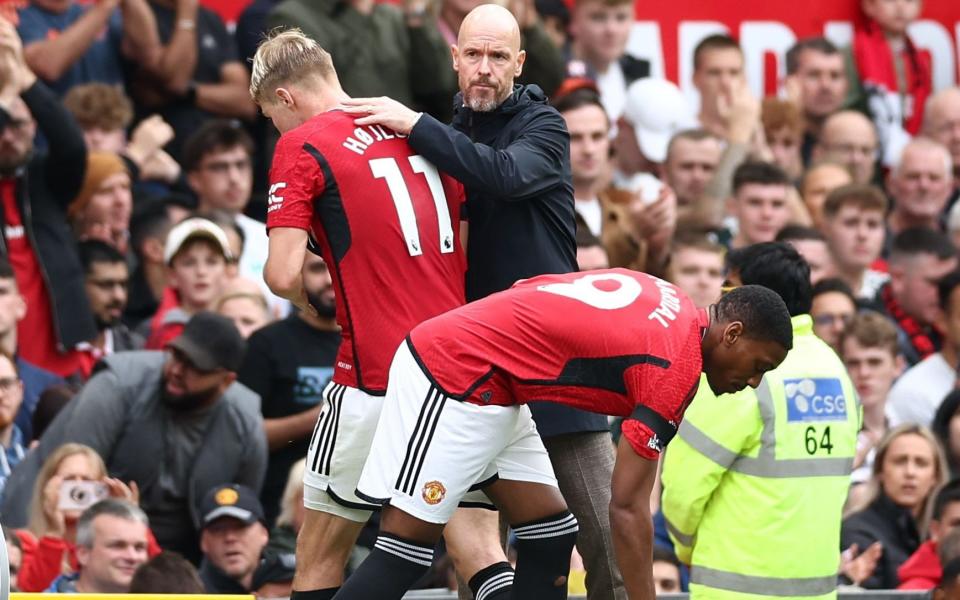 Erik ten Hag brings on Anthony Martial for Hojlund against Brighton