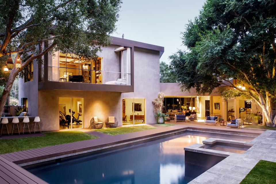 When Handler moved into the home, she quickly replaced all of the doors with large glass windowpanes to create an indoor-outdoor vibe. “Not theoretically,” she says, “but functionally.” Handler also removed a parapet that sat around the perimeter of the roof. “I’m fine with a big white box, but I wanted to modernize it,” she adds. The outdoor area also features a fireplace, a barbecue area with a pizza oven, and a 50-foot-long swimming pool and spa.