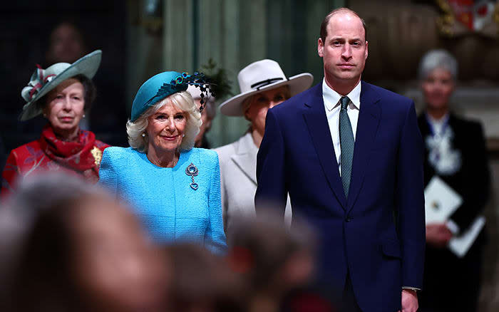 Príncipe Guillermo y la reina Camilla 