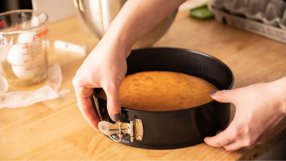 Gifts for bakers: Hiware Springform Pan Set