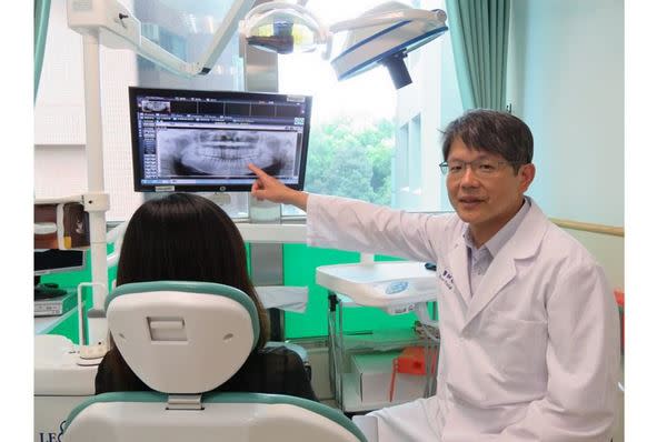 彰化基督教醫院口顎面外科專任主治醫師蔡國陽醫師表示，長時間的慢性刺激口腔黏膜是罹患口腔癌的主要原因。