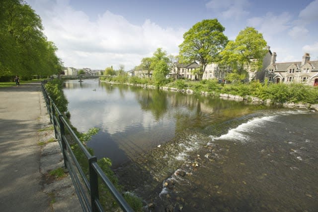 earch operation launched after car goes into River Kent at Kendal